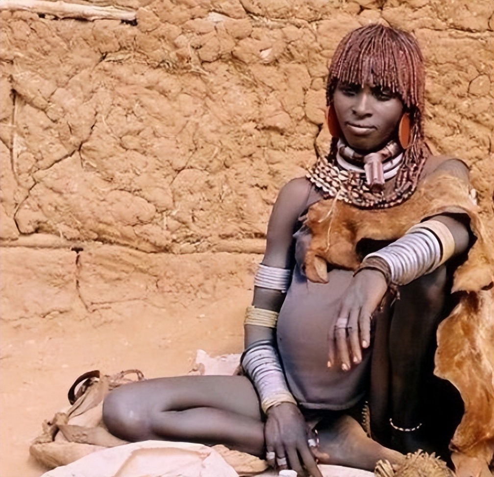 这个国家真奇怪，男人一言不合就卖妻子