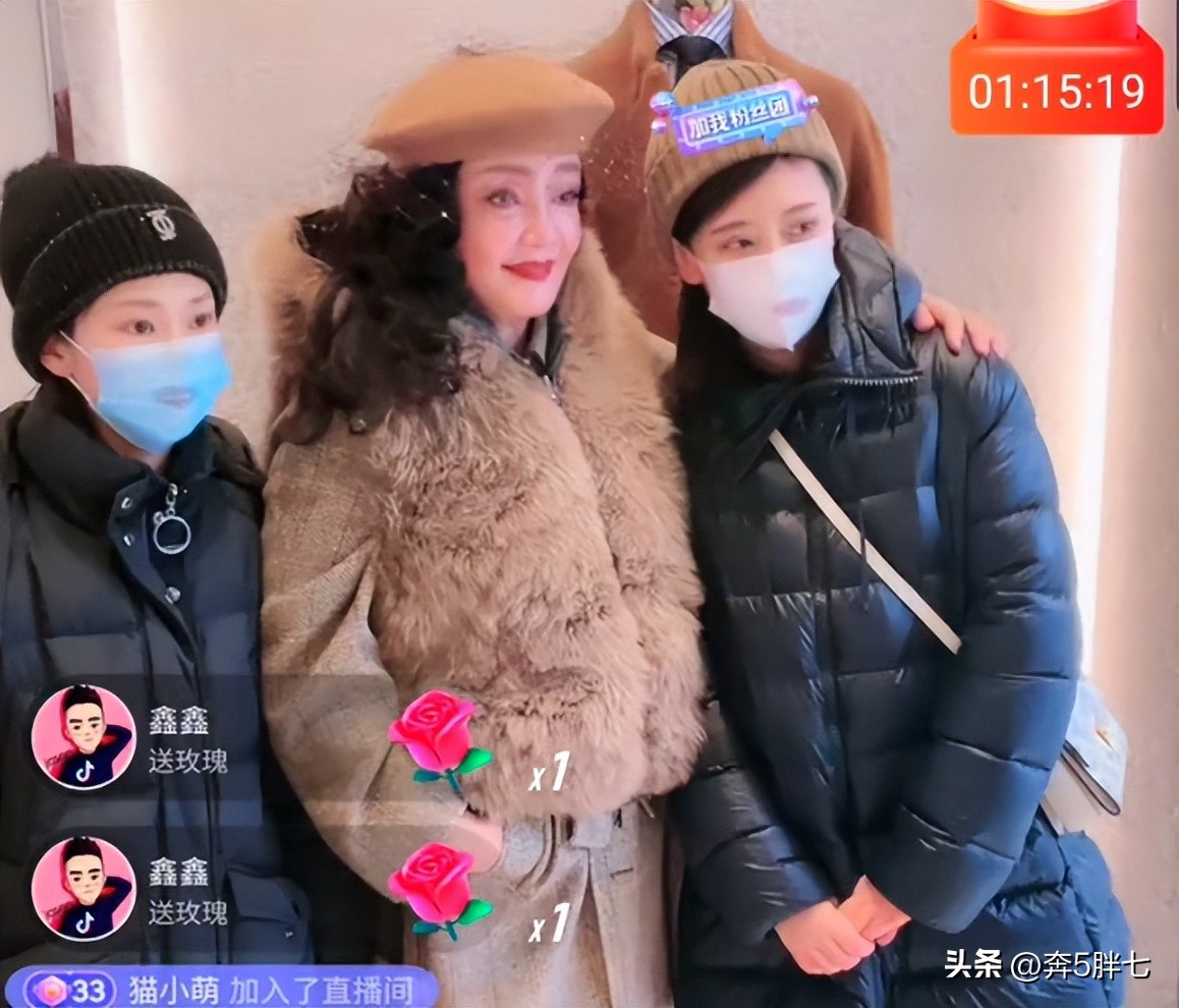 张兰带团队逛三里屯服装店，10万以下随便挑，还请吃麻六记