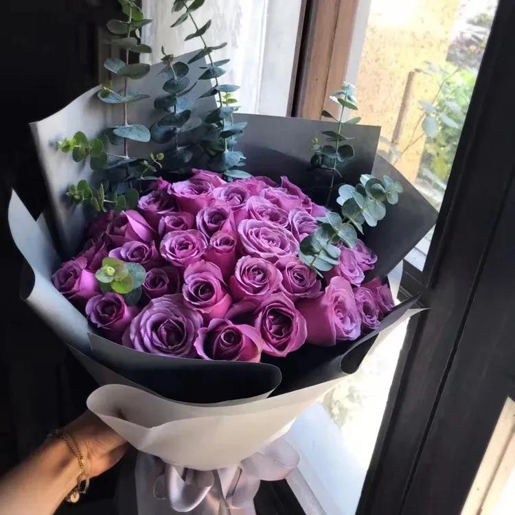 一朵白色玫瑰花的花语是什么,粉色玫瑰花和粉色绣球花花语