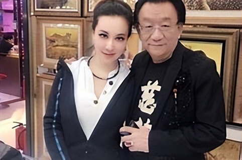 侯耀华收女徒弟,侯耀华女徒弟安娜金照片