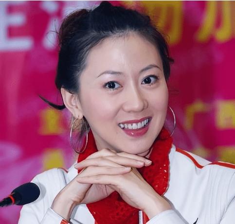 事实证明，为了钱选择当“裸模”的汤加丽，已经走上了另一条大道