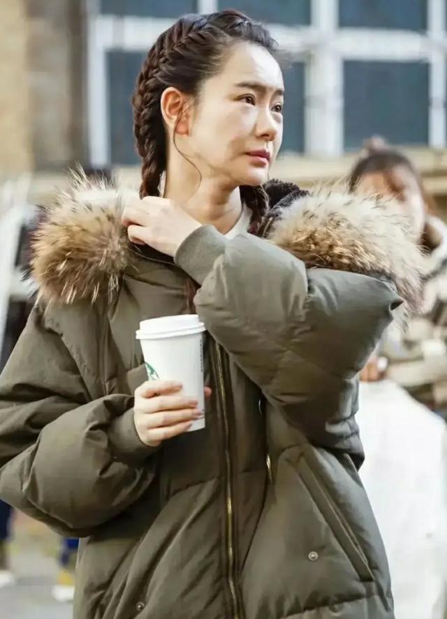 明星也逃不开的容貌焦虑：女星卸妆前后对比，自信的人才最美丽