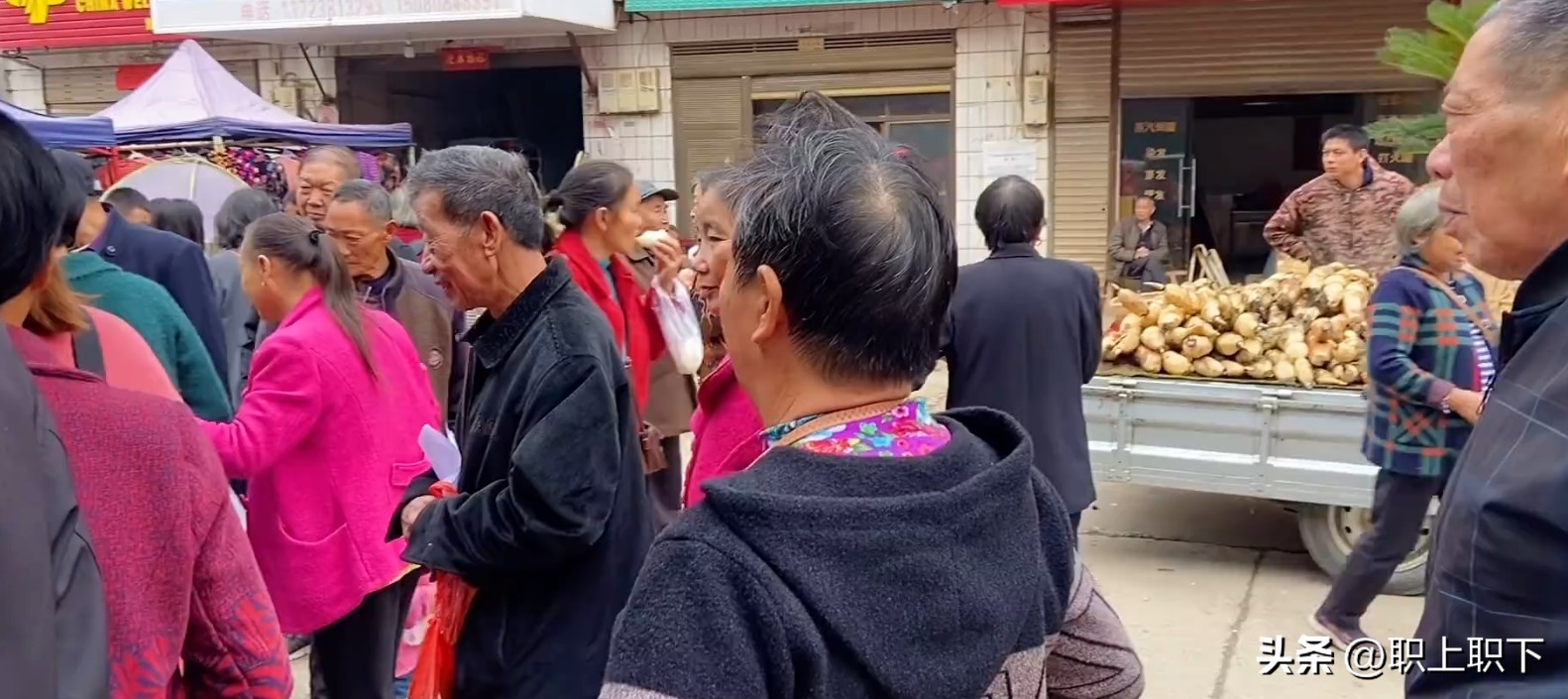 湖南邵阳夫妇在乡场镇给老人拍照月入过万,农村创业有五个风口