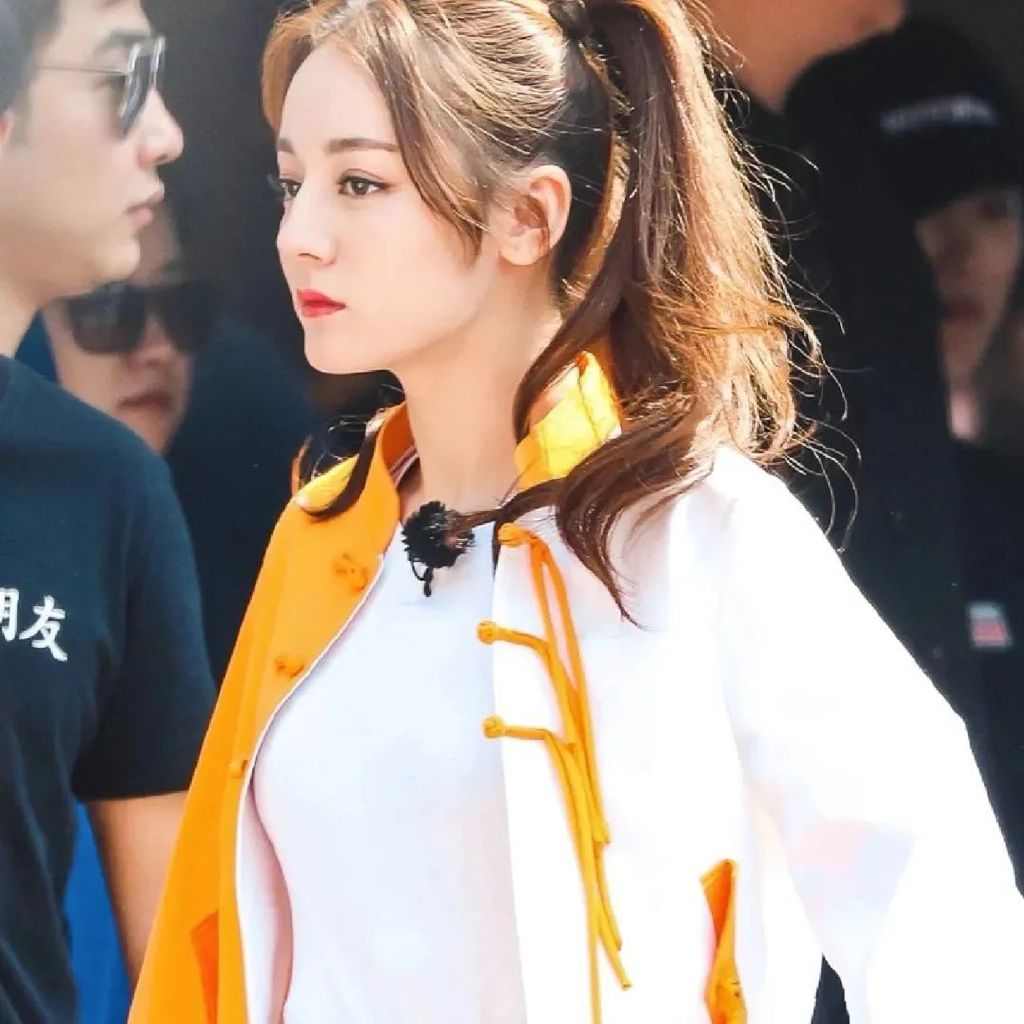 2018发色显肤色白又低调的发色,浅发色和深发色哪个更低调