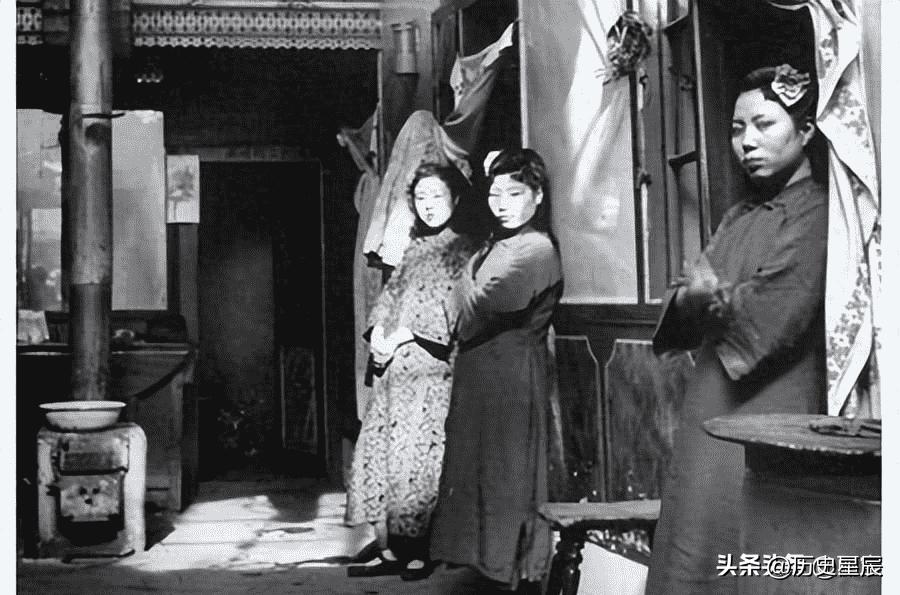 【晚清*楼青**旧影】*楼青**女媚态百出，丰乳肥臀，风情难挡！