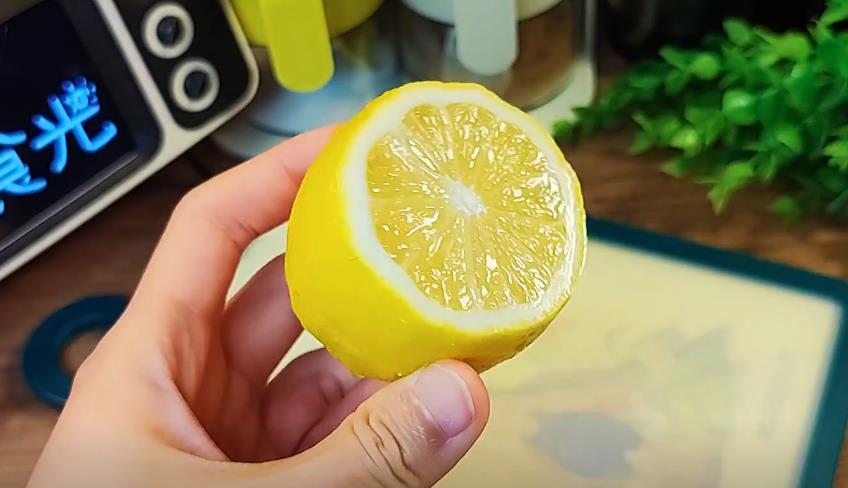 阳了以后喝柠檬水好吗,阳了多喝柠檬水可以吗