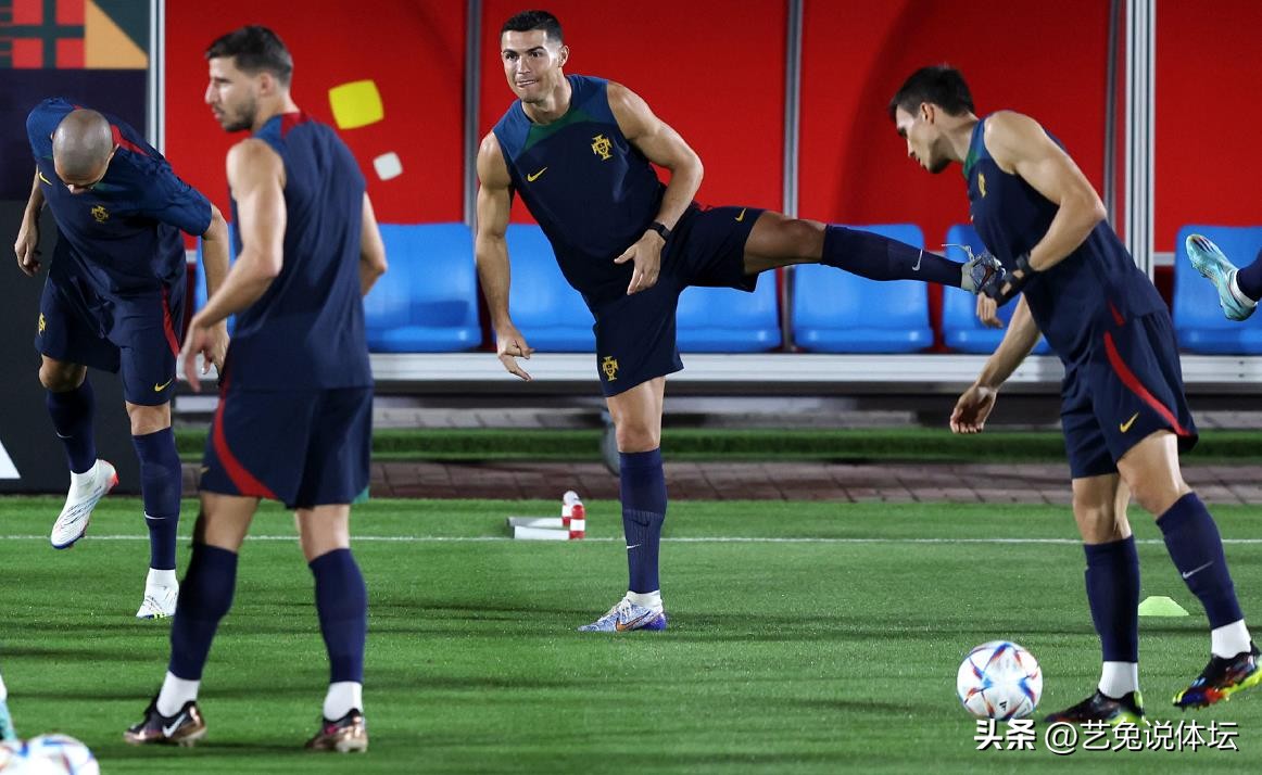 乔治娜炫富劳斯莱斯,乔治娜大红色镶钻礼服