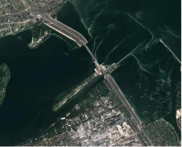 瑟瑟发抖！巨型*弹炸**来袭，俄拦截失败，最担心的事还是发生了!