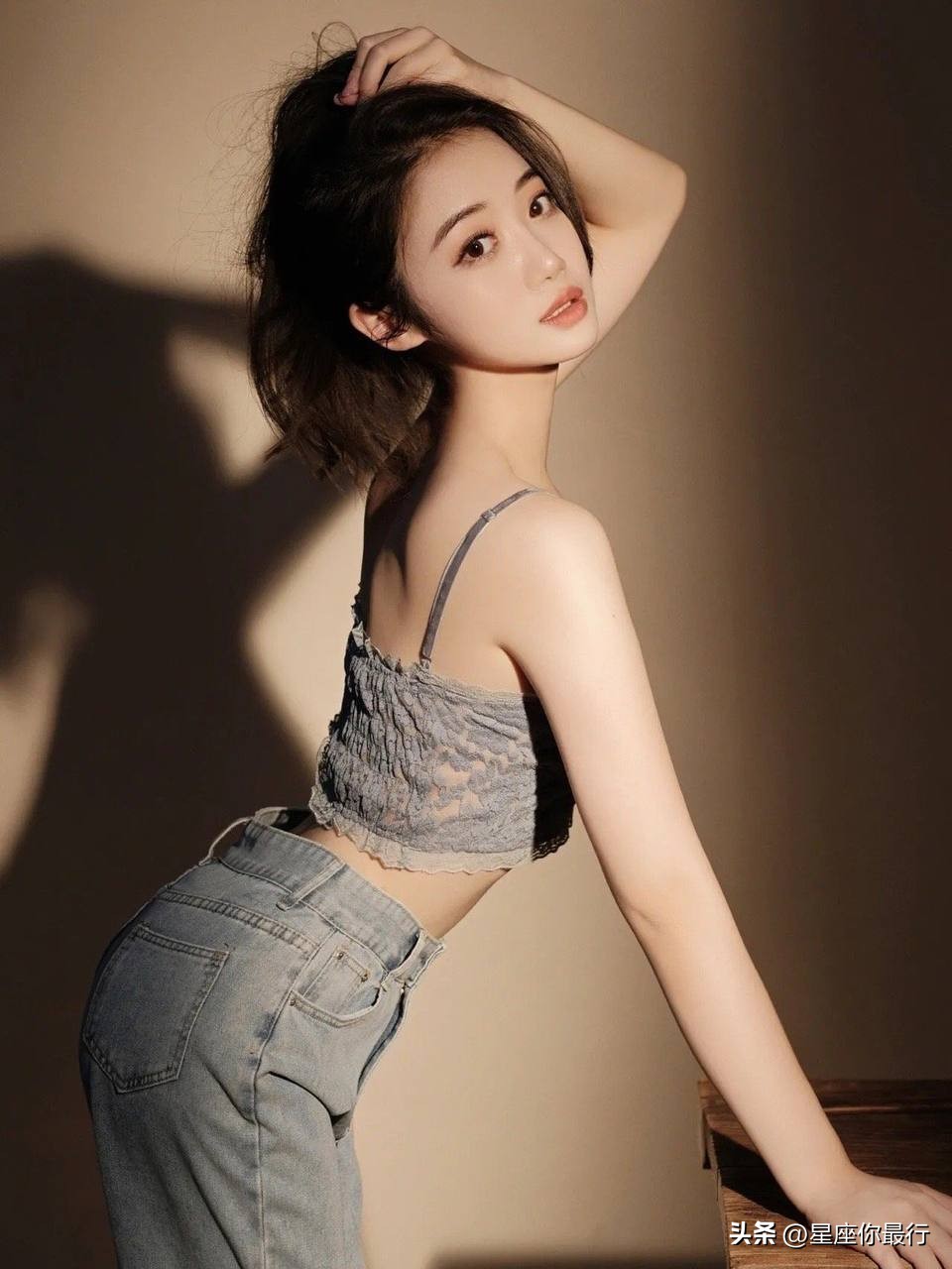 狮子座男喜欢双鱼座女的表现,狮子座怎么爱上双鱼座的男生呢