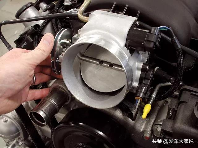 发动机功率和扭矩到底是什么关系,扭矩功率马力这三个到底看哪个