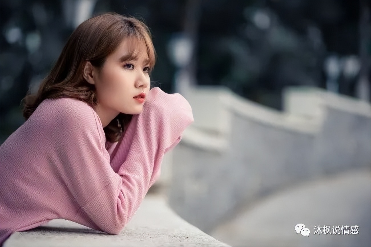 分手对方很绝情应该每天问候吗,分手了对方很绝情要去找她吗