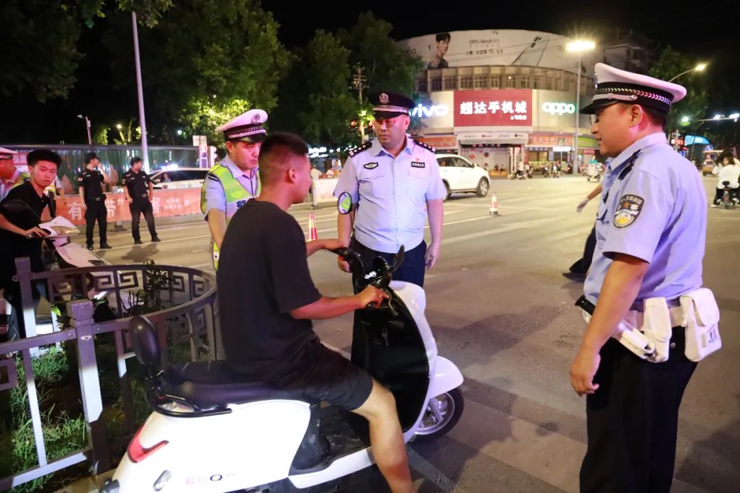 夏季治安打击整治“百日行动”丨尽锐出战!河南洛阳公安全力开展夏夜治安巡查宣防第二次集中统一行动