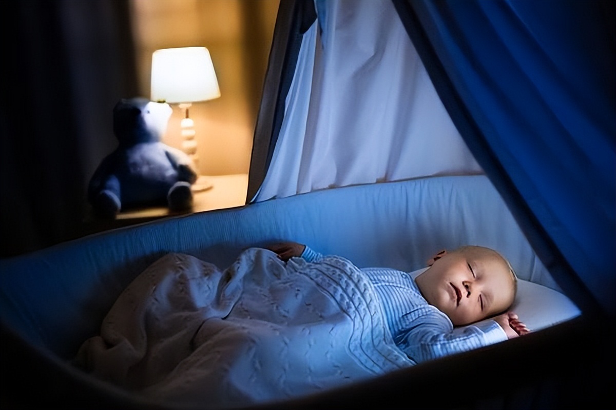 睡觉不能头朝东脚朝西是什么意思,晚上睡觉脚朝东好还是脚朝西好