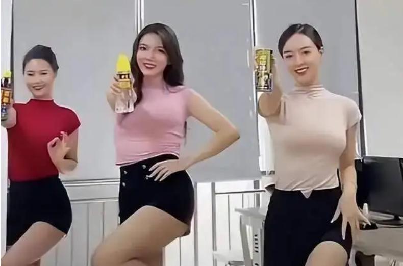 直播首秀疯狂打“擦边球”，椰汁热度上去了，口碑却在下降