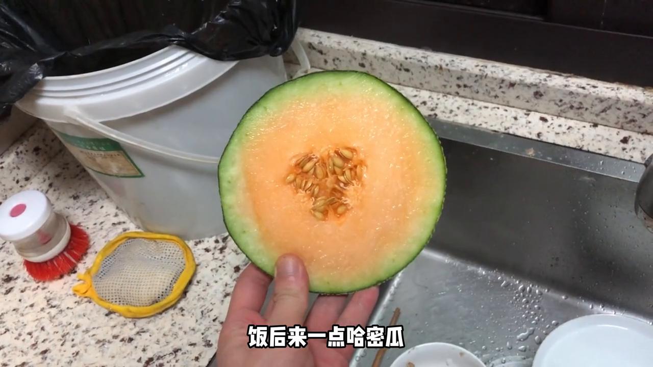 筑基第一天,让我快点练出腹肌吧,让王姨看出我内心的倔强...