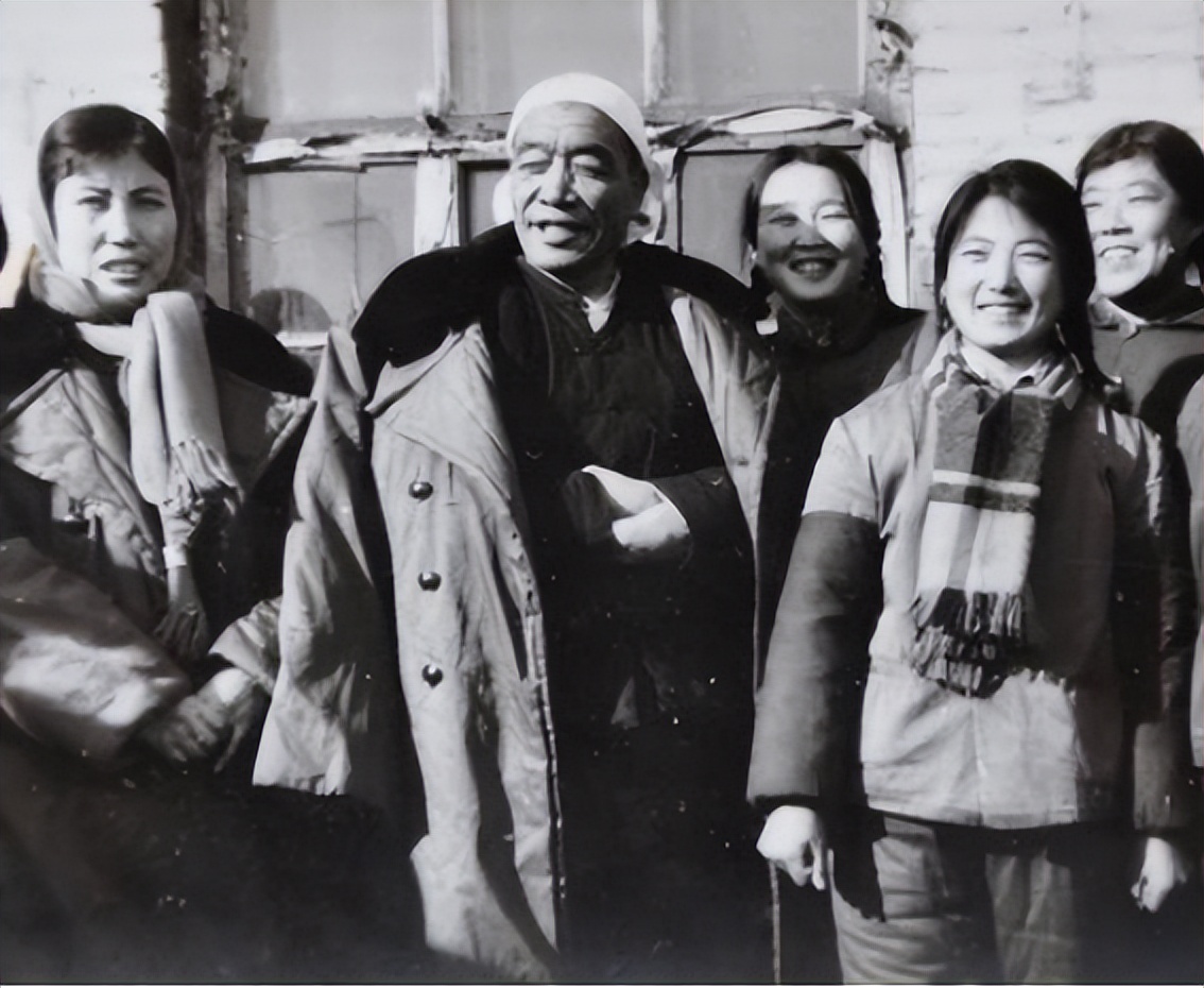 1967年大寨召开“庆丰收大会”,会议结束时,*永贵陈**:把妇女留下