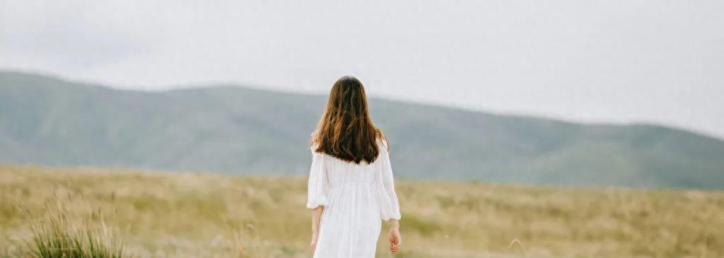 不管夫妻还是情人相遇就是缘分,如果情人不联系你要不要联系他