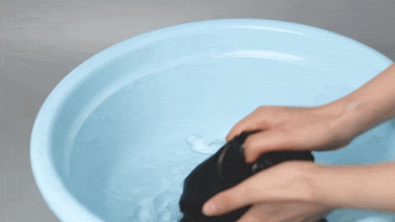 裤上污渍怎么洗,裤上有污渍怎么清洗