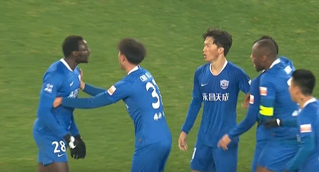 比赛赛场打架,比赛场上的斗殴