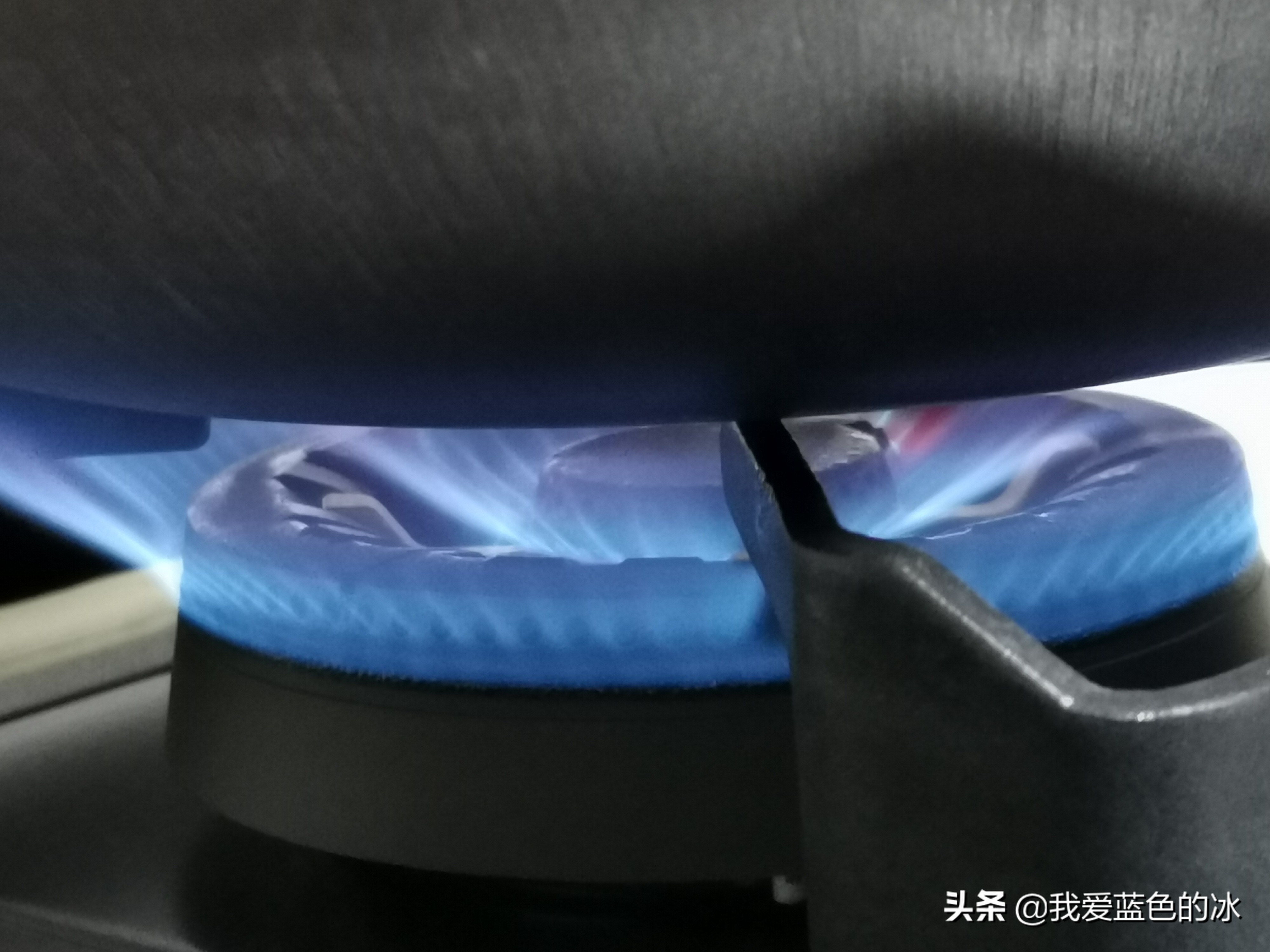 如果燃气灶怎么调都是红火怎么办,家里燃气灶突然火小怎么办