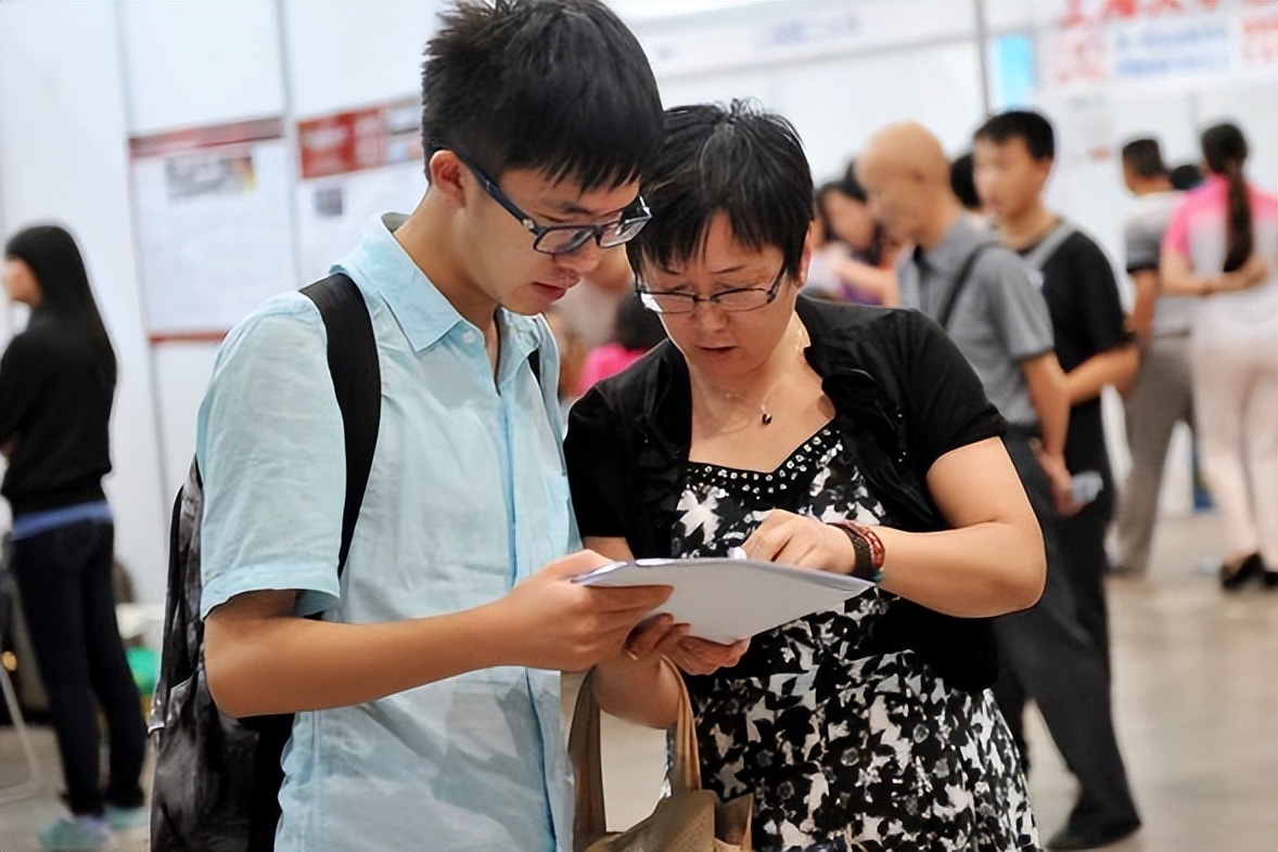 张雪峰谈传媒专业的就业前景,张雪峰老师推荐十大最有前途专业
