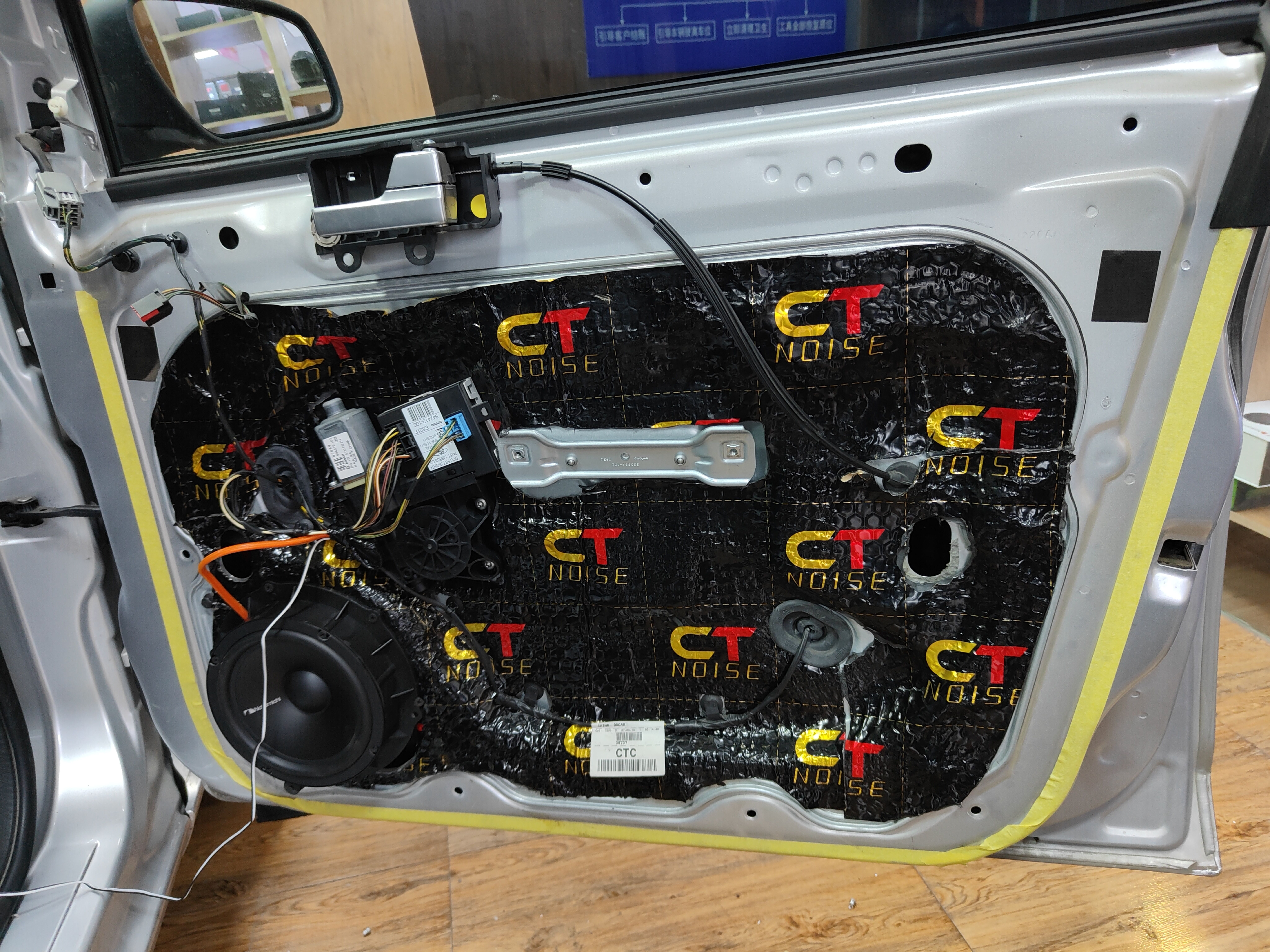 「新德赛汽车音响改装」福特福克斯音响升级全车8喇叭音响系统