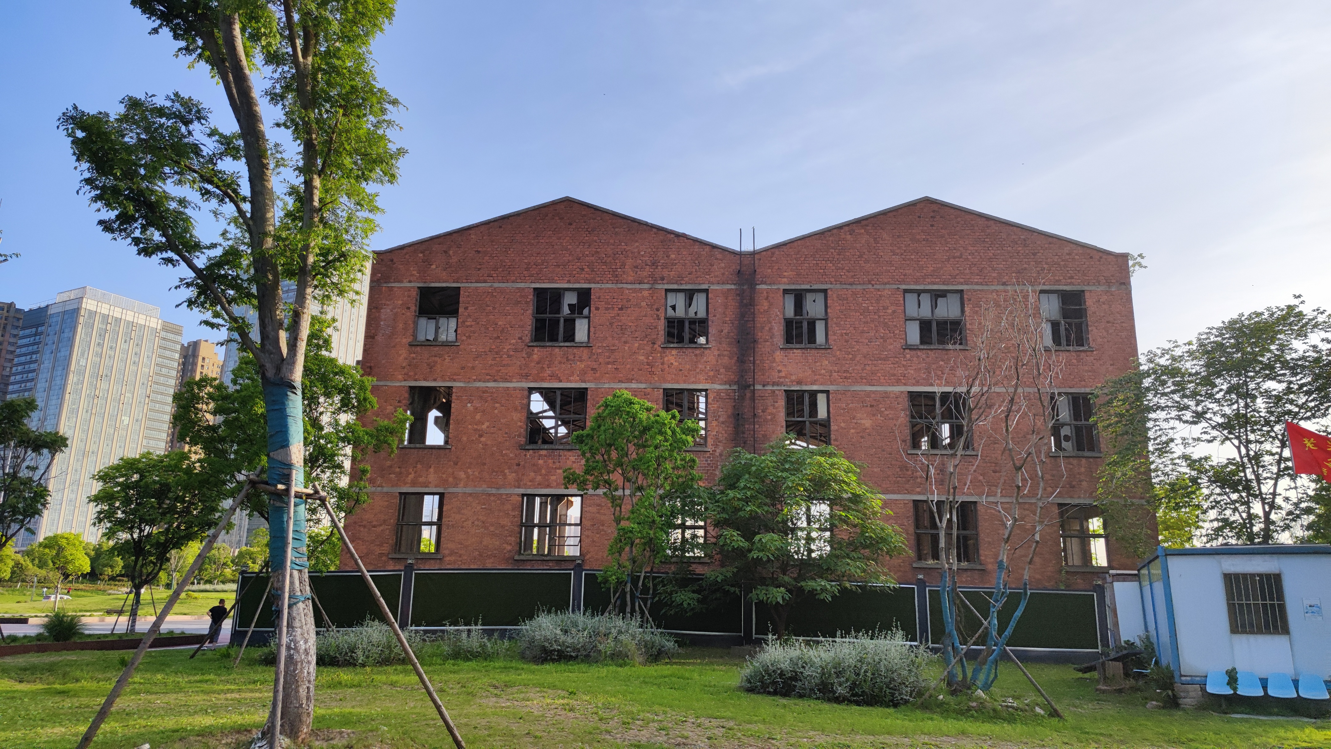 五一武汉江滩旅游人山人海,武汉青山江滩攻略