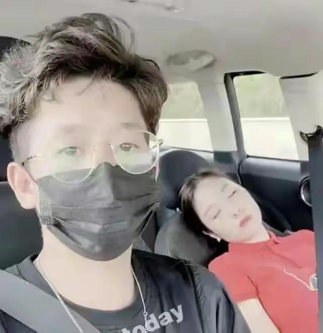 花店老板的感情故事视频,花店老板娘和小男友