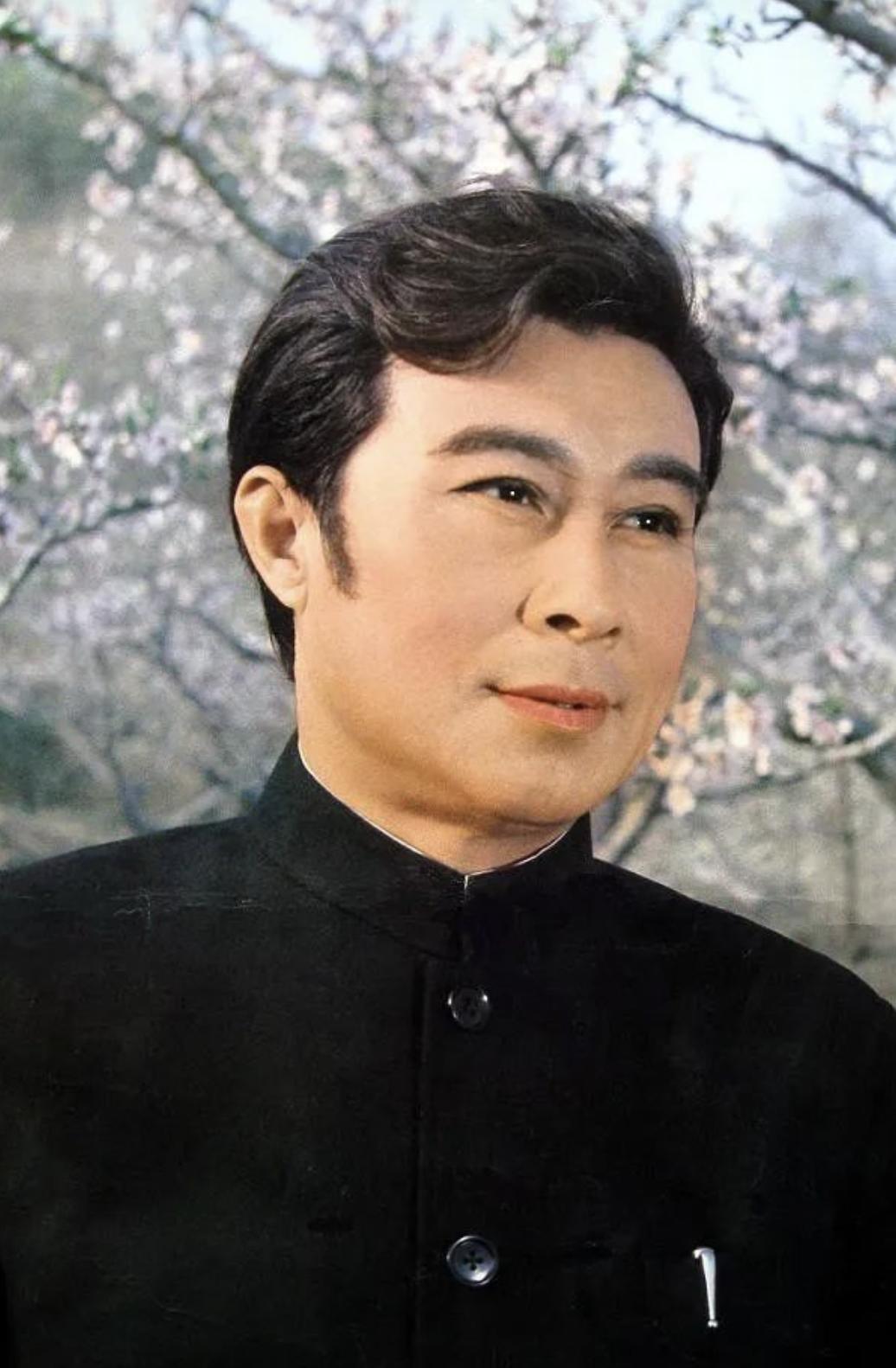 91岁电影演员王心刚近况,王心刚对妻子不离不弃