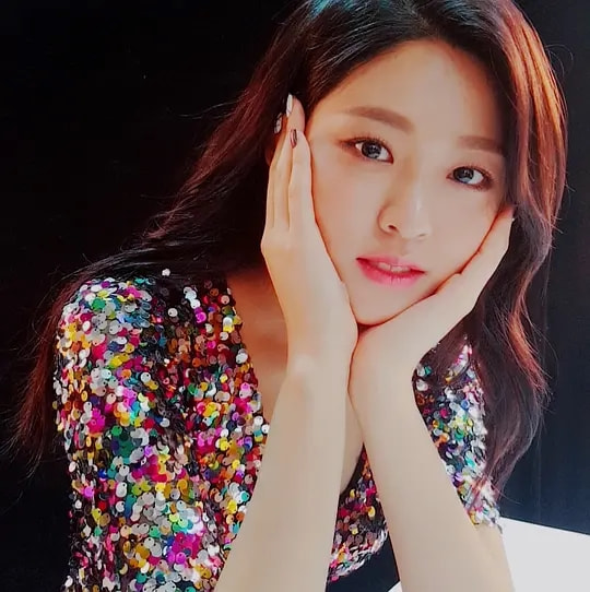 她曾被前辈吐槽长得丑却靠魅力,他曾因肥胖被欺负后逆袭成高富帅