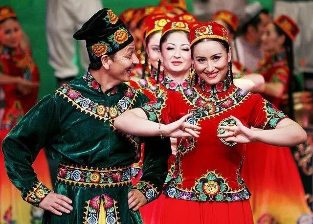 为什么*疆新**女子很少嫁到内地，本地姑娘说了大实话，确实很尴尬！