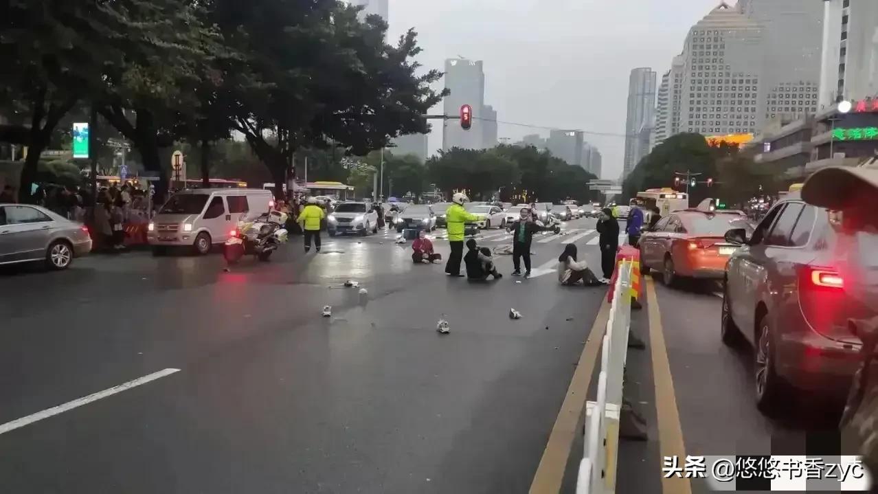 广州宝马冲撞人群五死13伤,广州宝马撞人群致5死13伤目击者