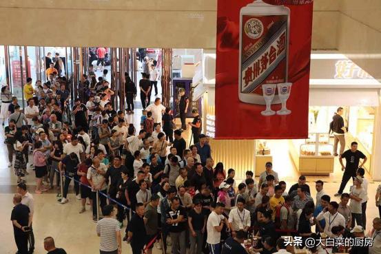 同样是白酒茅台凭什么卖上千元,美国超市中国卖的茅台是真的吗