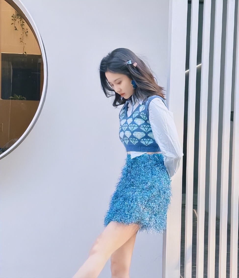 90后谋女郎恋上富二代，曾与唐嫣老公玩暧昧，给杰森斯坦森送*裤内**