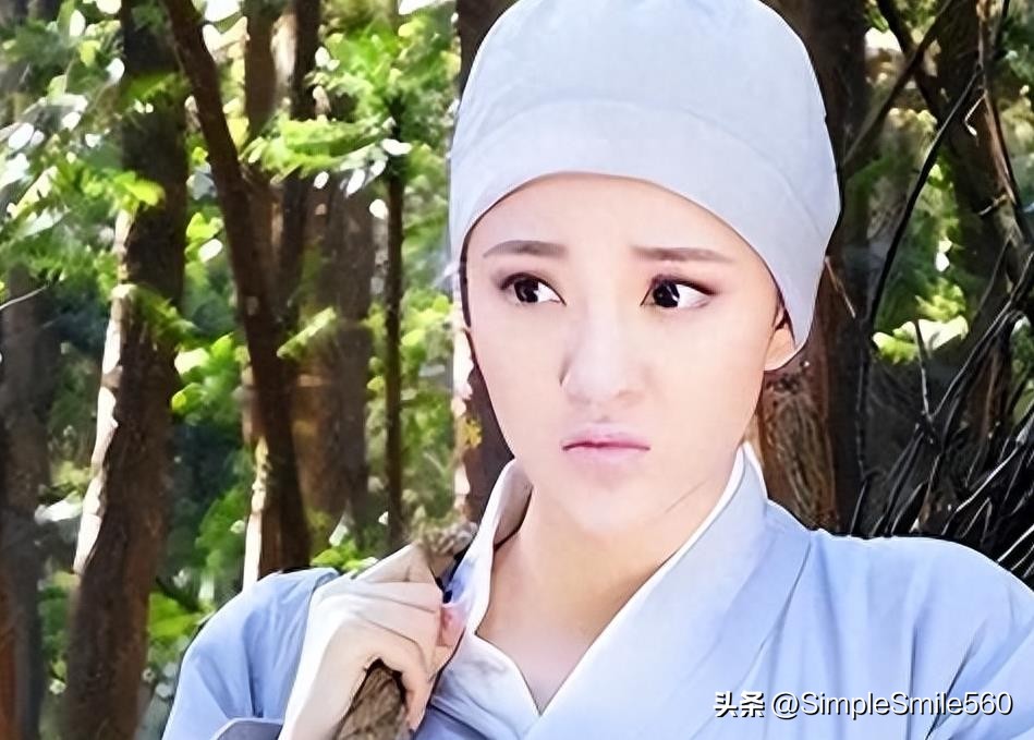 露裤衩引尼姑注意，猪脑导演画风独特！