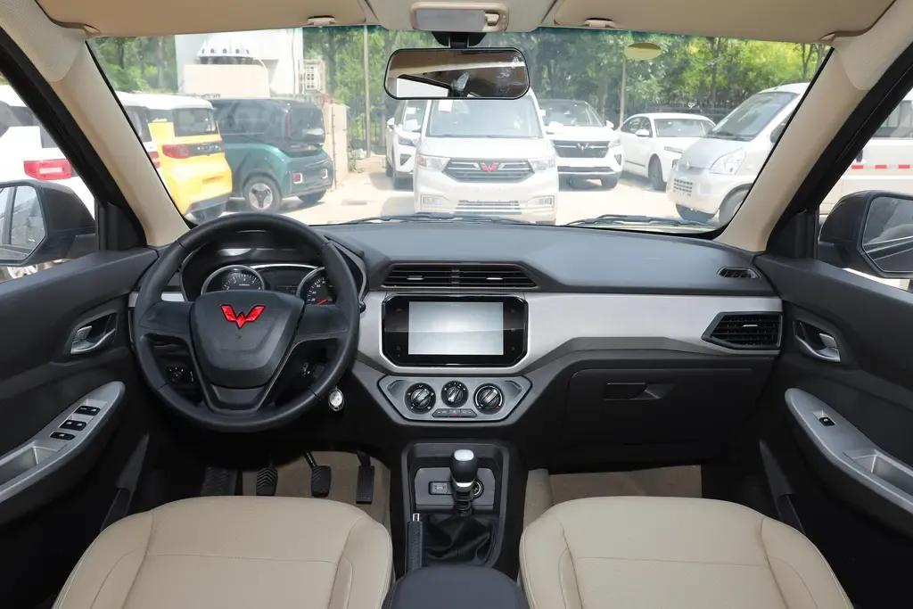 2017年五菱宏光面包车值多少钱,五菱宏光小型面包车最新报价图