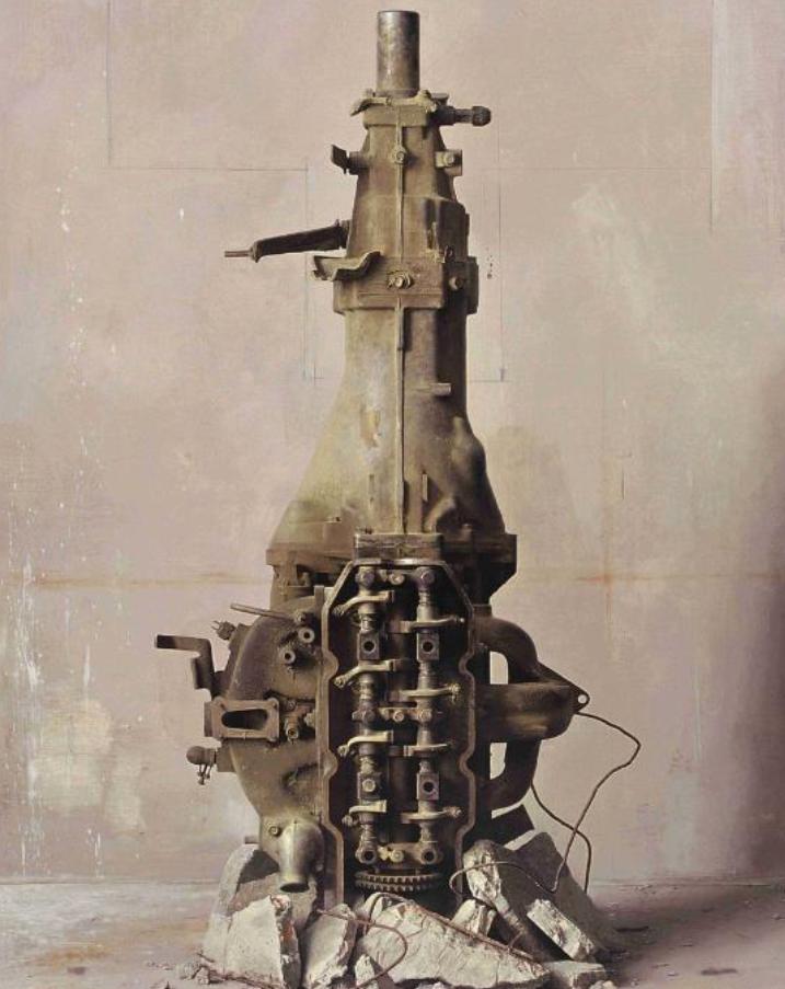 冷军画2个破旧发动机，横着放卖198万，竖着放卖了1897万，值吗？