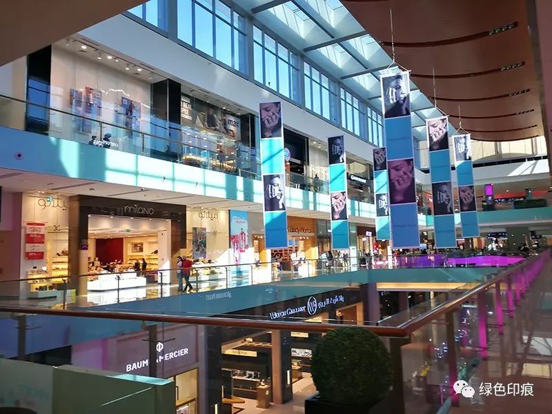 在迪拜最大购物中心尽情享受购物 (去逛迪拜的购物中心)