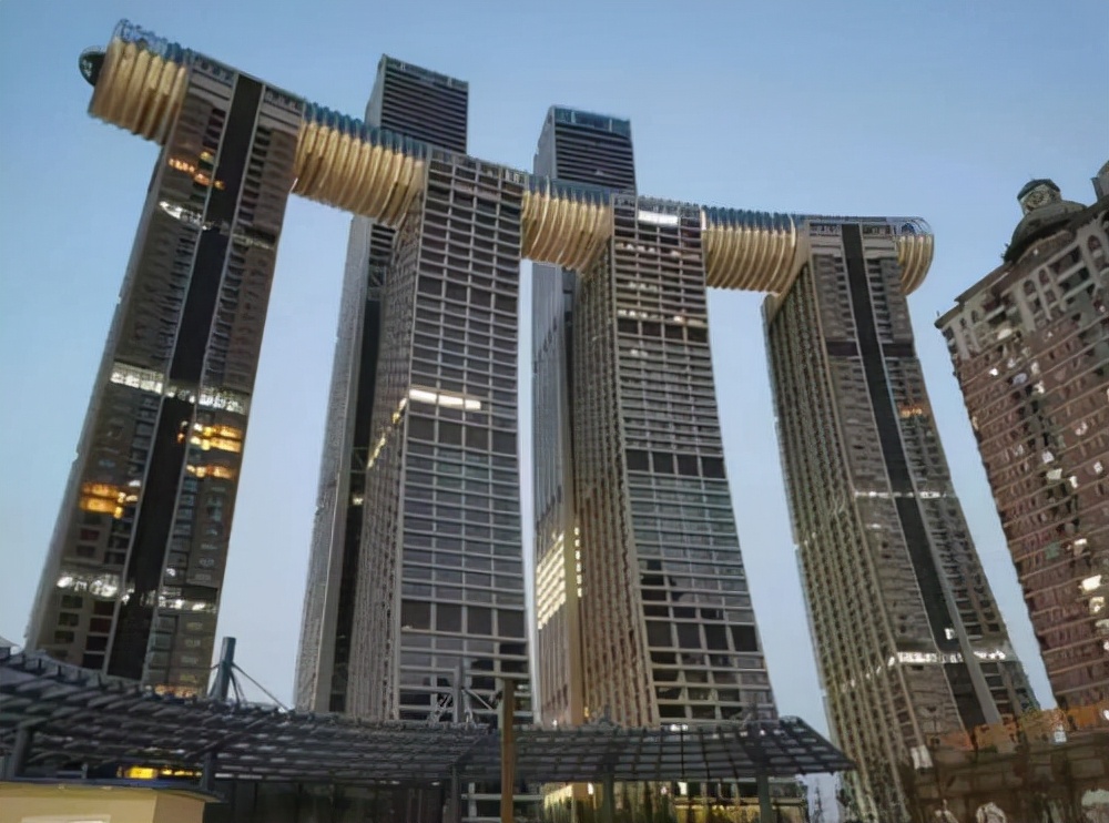 世界首座横向摩天大楼在重庆开建,重庆横向摩天大楼耗资