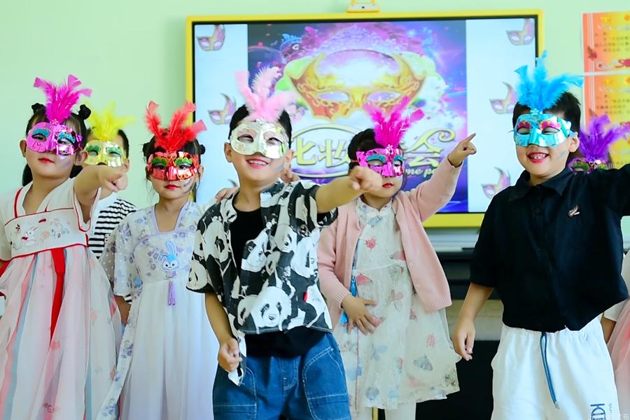 六一儿童节花儿与少年,六一儿童节花儿向阳开