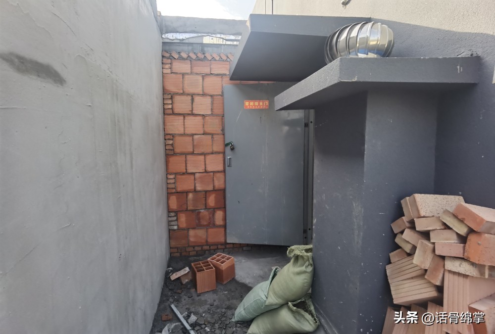 楼顶上加盖房屋,楼顶加盖房主竟如此辩解不能忍