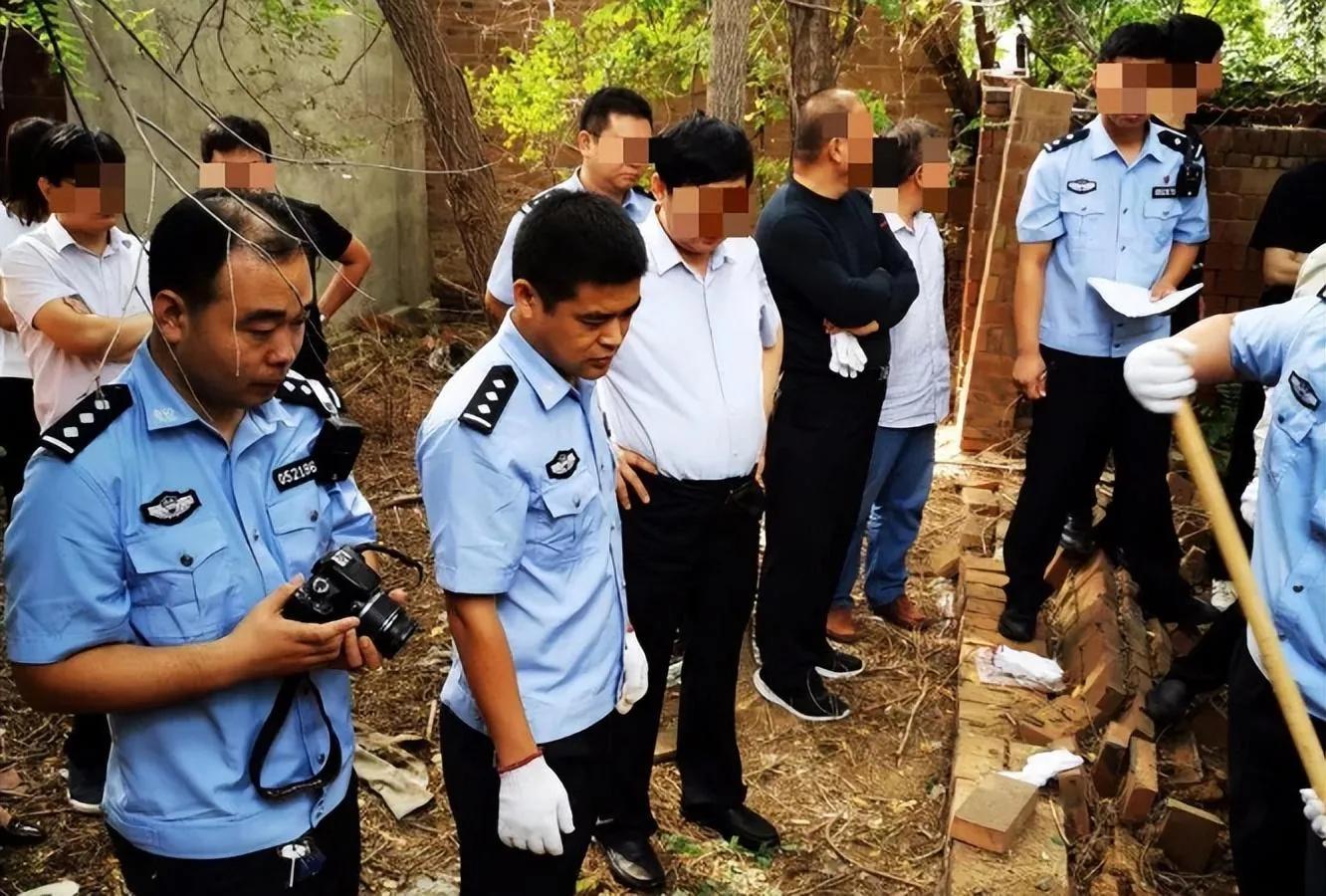 村民家的宠物狗叼回来一根脚趾头，牵扯出背后一起杀人抛尸长江案