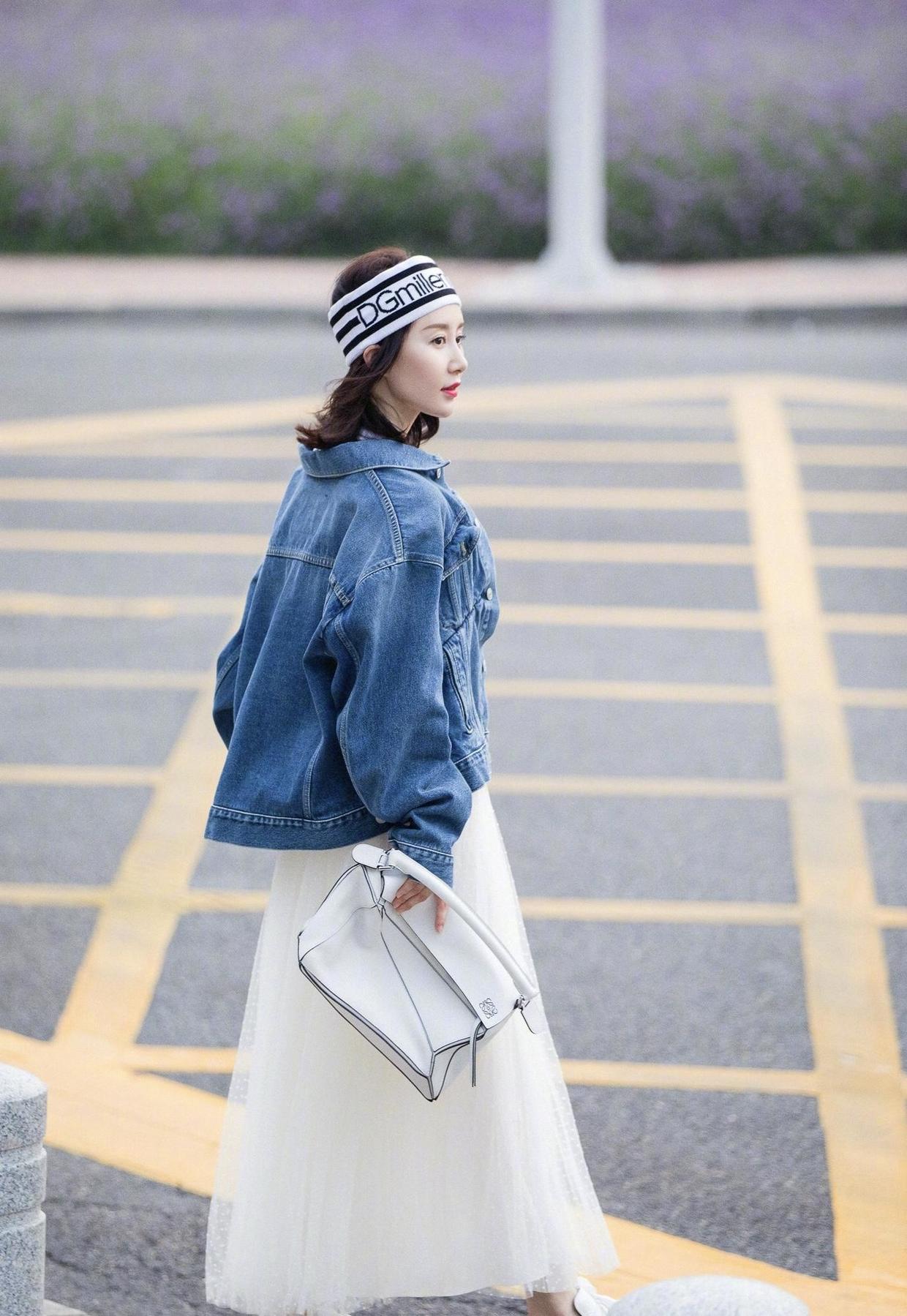 中长风衣款牛仔外套怎么搭配好看,短款薄春天休闲风衣外套怎么搭配