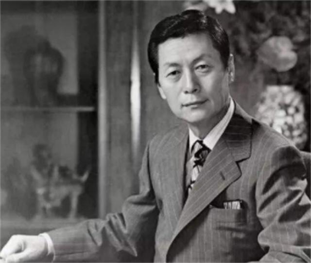 辛格浩：白手起家赚千亿，89岁还让26岁女星服务，95岁迎牢狱之灾