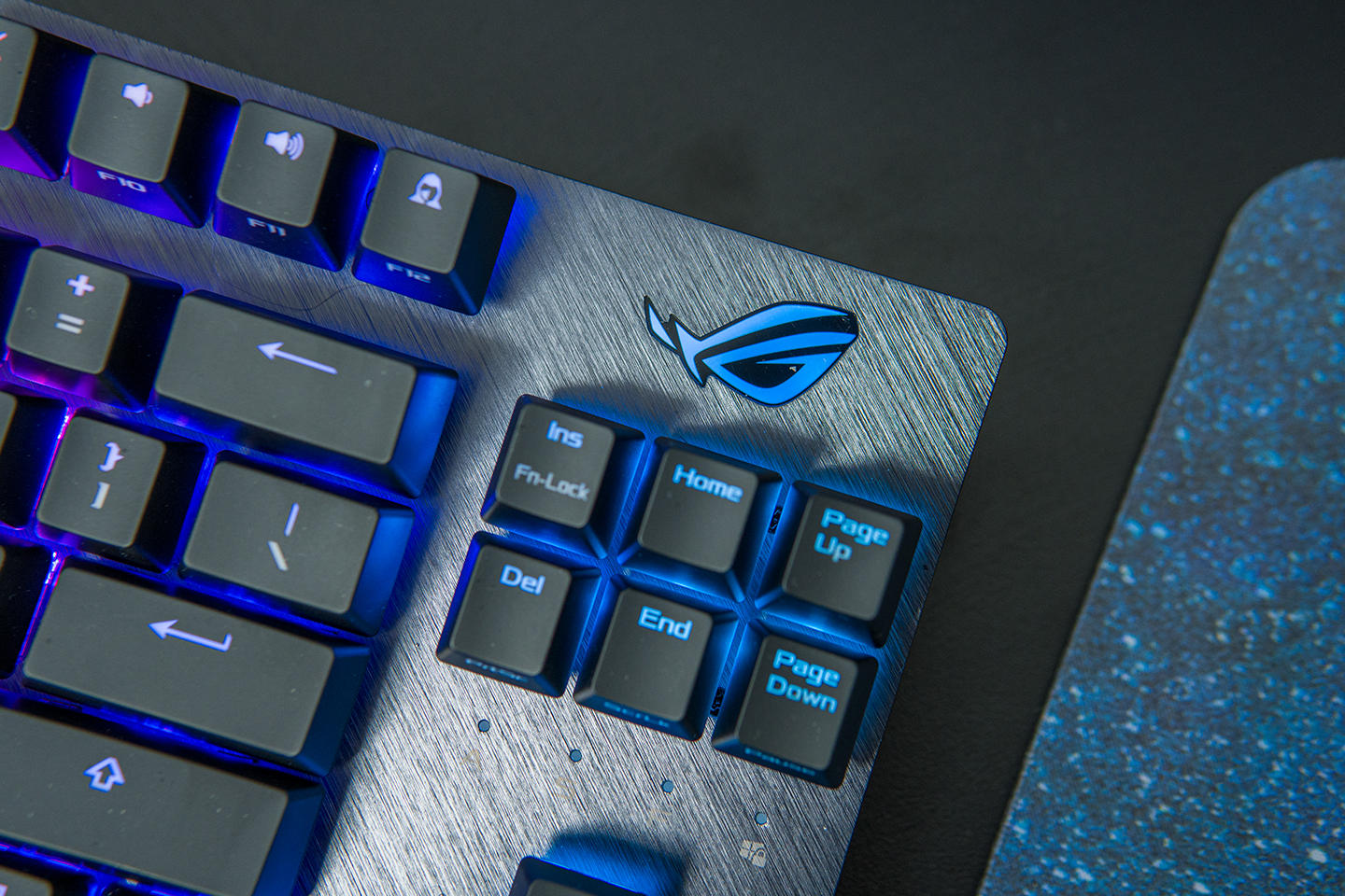 段落感明显，声音小，ROG游侠NXTKL摩卡棕轴键盘体验