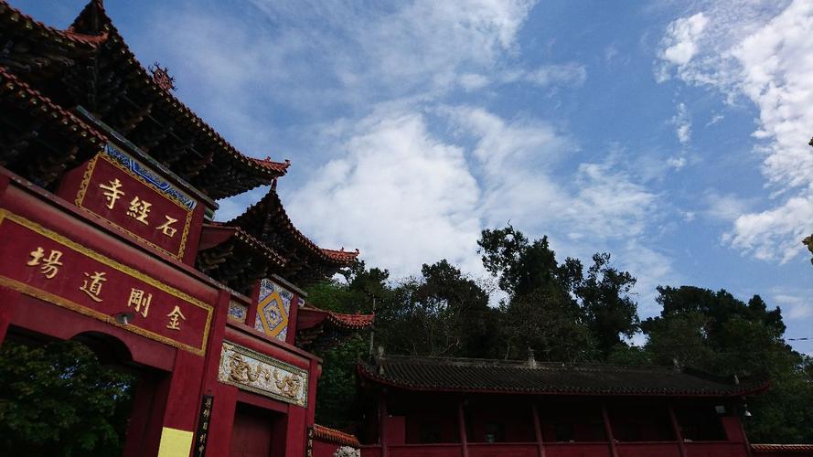 四川汶川的一位和尚连破三戒,汶川地震和尚为救人破了哪三戒