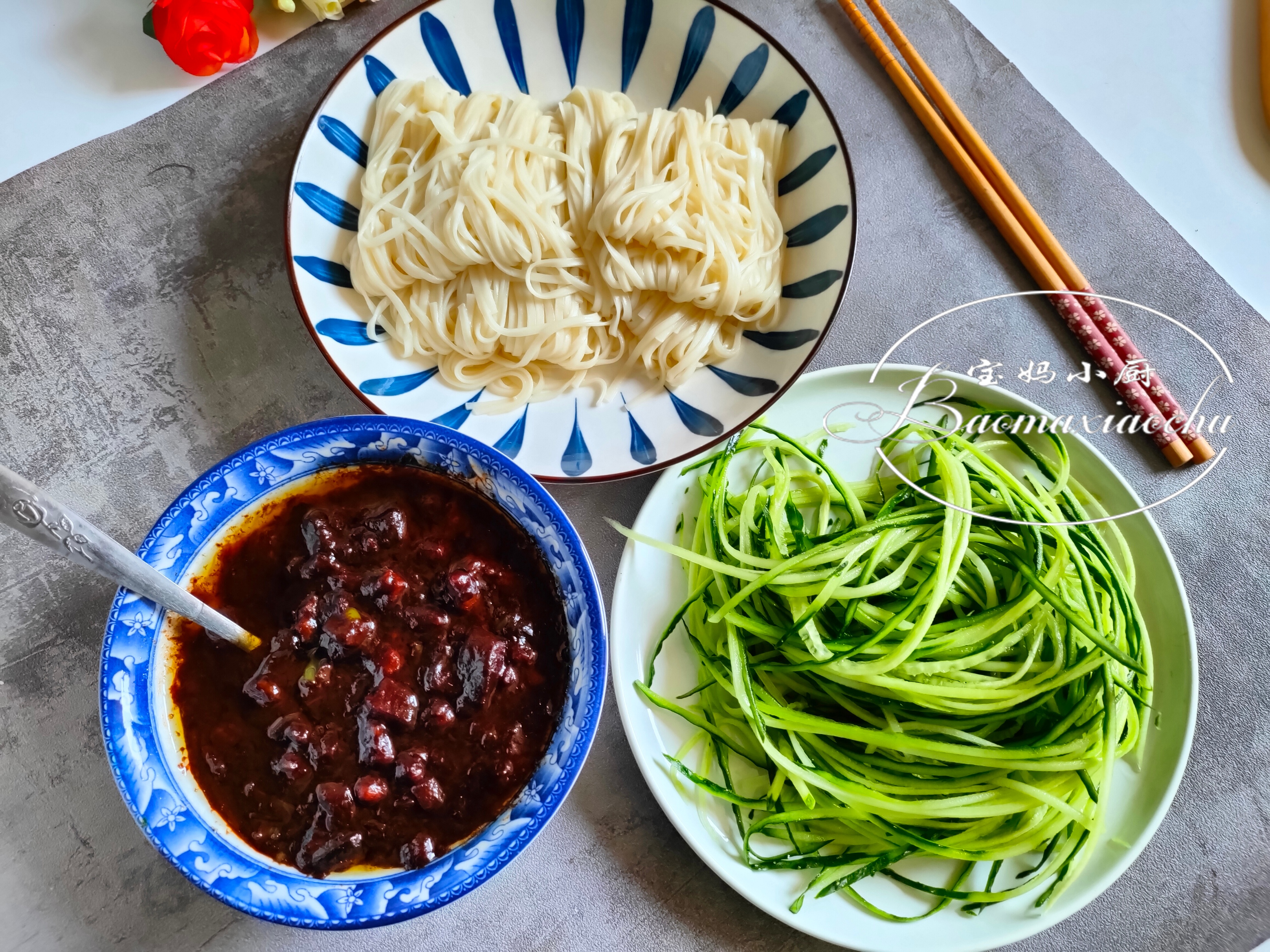 立夏了,这肉酱可以多做点,一周都不坏,拌面、拌饭夹馒头可香了