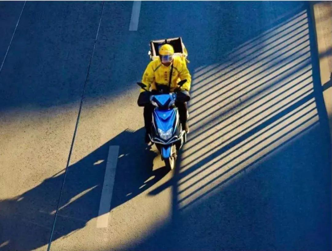 从骑手到站长的普通人：职业骑手的“飞驰人生”