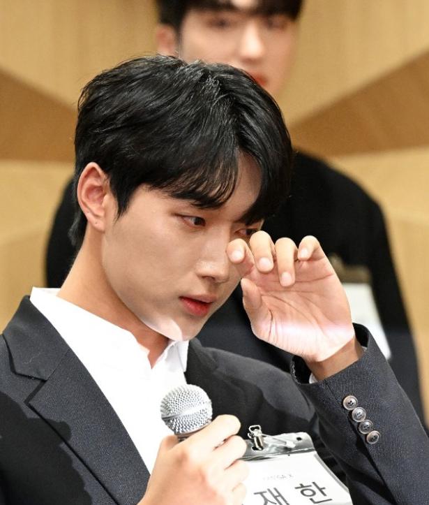 骚扰辱骂、被敬酒、被揩油，娱乐圈的恶趣味，连男演员也难逃魔掌