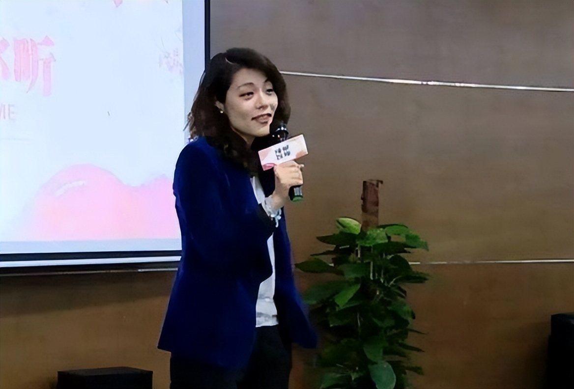 “复旦女神”陈果：从万人追捧到跌落神坛，她到底做错了什么？